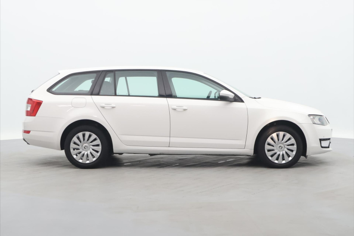 Škoda Octavia 1,6 TDi 81kW DSG Ambition CZ