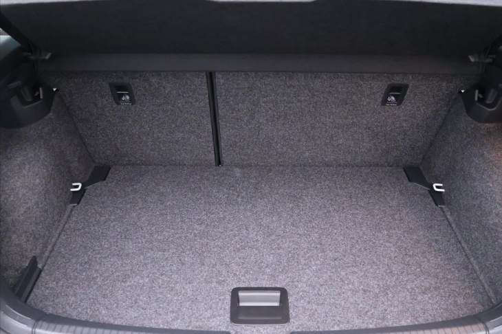 Volkswagen Polo 1,0 TSI 85kW Highline 1.Maj CZ