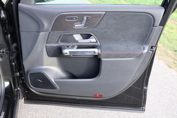 Mercedes-Benz GLB 2,0 200d 4MATIC AMG Premium+