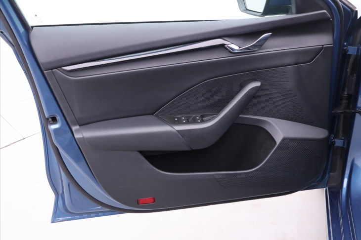 Škoda Octavia 2,0 TDI 110kW DSG Ambition CZ DPH