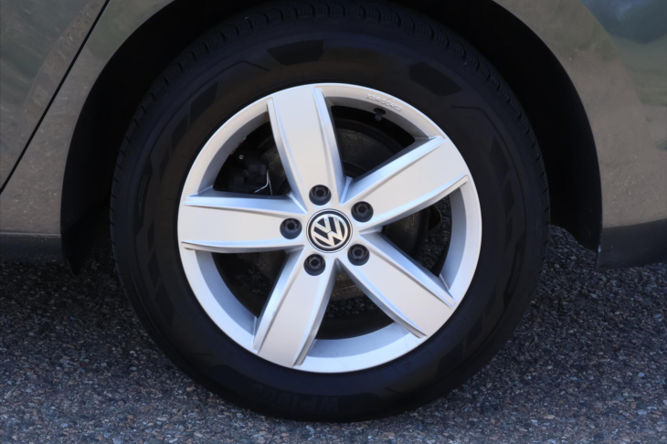 Volkswagen Touran 2,0 TDI 110kW DSG LED 1.Maj.