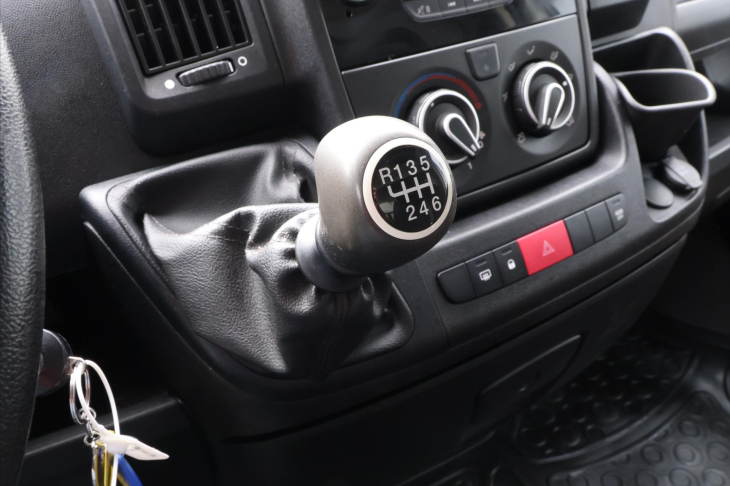 Peugeot Boxer 2,0 BlueHDI 120kW Spaní CZ DPH