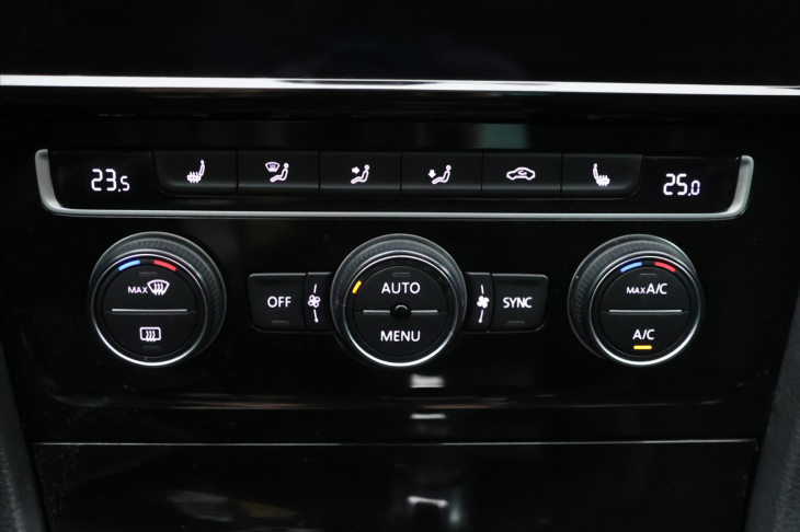 Volkswagen Golf 2,0 TSI R 228kW 4Motion Panorama