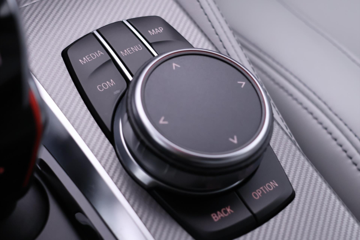 BMW M5 4,4 V8 441kW xDrive Individual DPH CZ