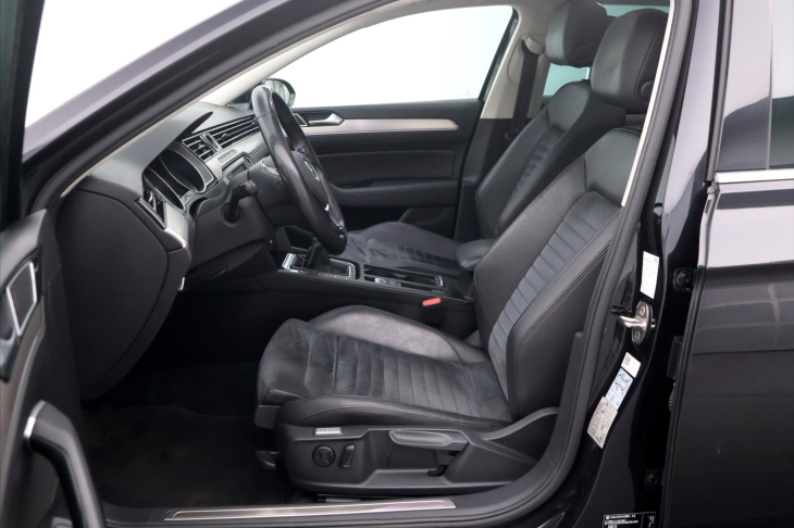 Volkswagen Passat 1,6 TDI Highline Tažné Panorama