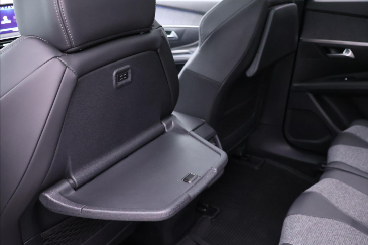 Peugeot 5008 1,5 HDI 96kW Allure CZ 7-Míst