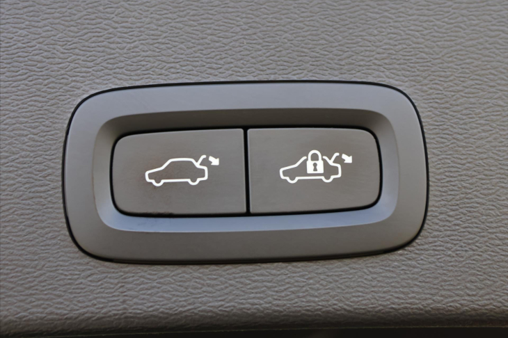 Volvo XC40 2,0 D4 AWD Panorama Tažné