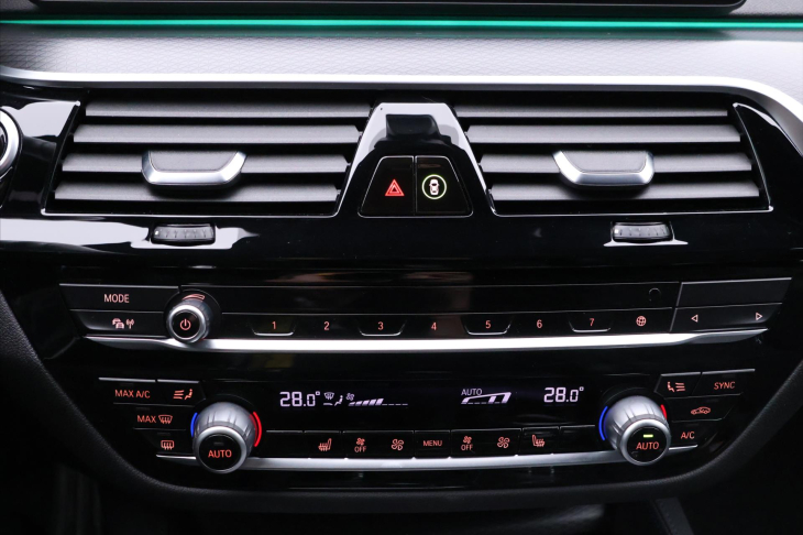 BMW Řada 5 2,0 520d 140kW AT Touring DPH