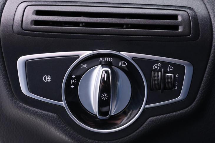 Mercedes-Benz Třídy C 2,1 200 D 100kW Automat Klima