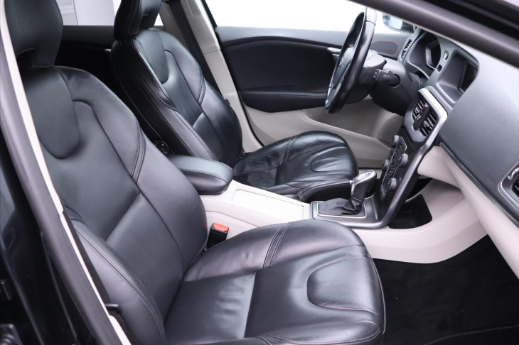 Volvo V40 2,5 T5 187kW Aut. Summum