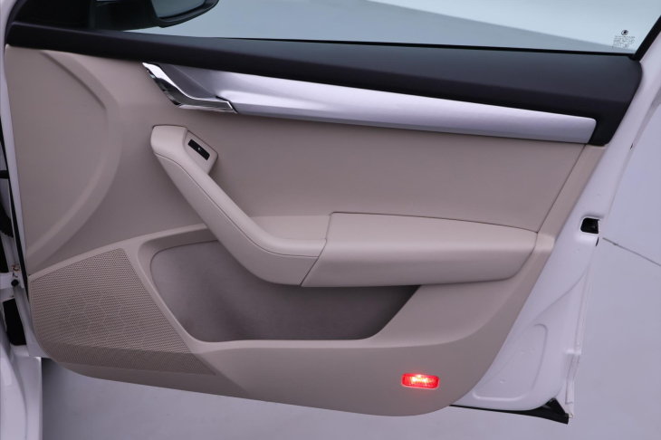 Škoda Octavia 1,6 TDI Elegance DPH CZ