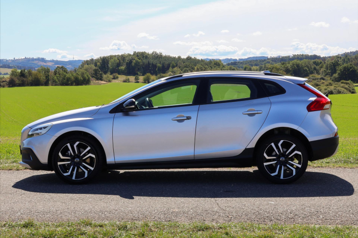 Volvo V40 2,0 D2 Aut. Cross Country 1Maj