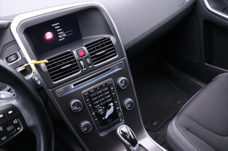 Volvo XC60 2,4 D4 133kW Aut. Momentum 4x4