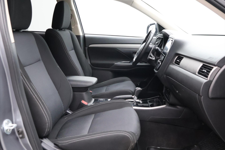 Mitsubishi Outlander 2,0 MIVEC 110kW Intense 4WD