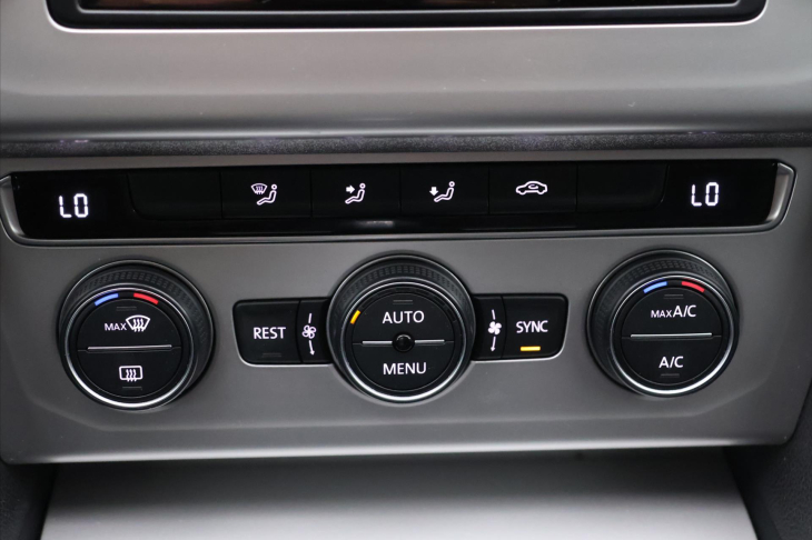 Volkswagen Passat 1.4 TSI 110kW LED DSG Tažné