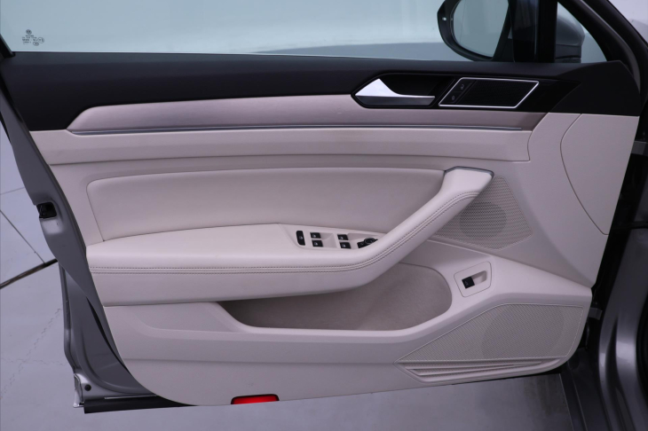 Volkswagen Passat 2,0 110kW Highline 4Motion CZ