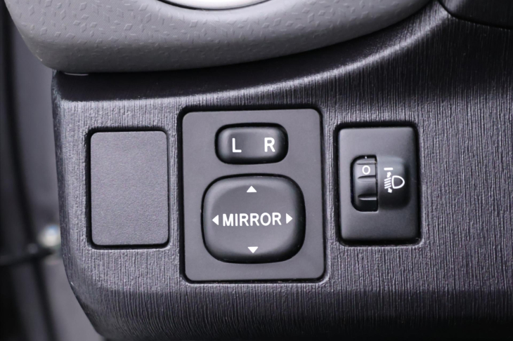 Toyota Yaris 1,0 VVTi Edition 1.Maj Serv.kn