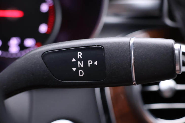 Mercedes-Benz Třídy C 2,1 220d 125kW Aut. Kůže LED