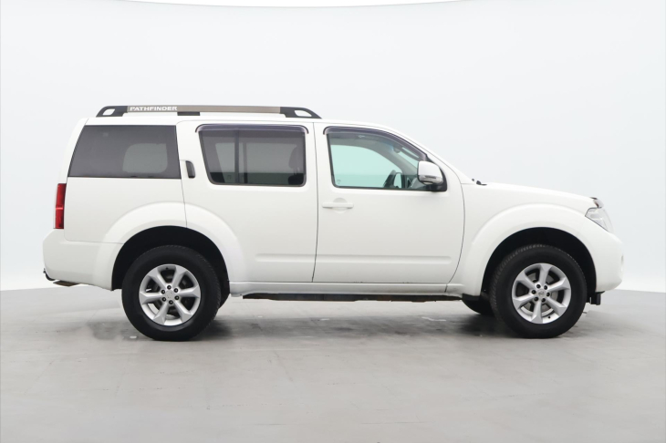 Nissan Pathfinder 2,5 dCi 140kW 4x4 7-Míst Tažné