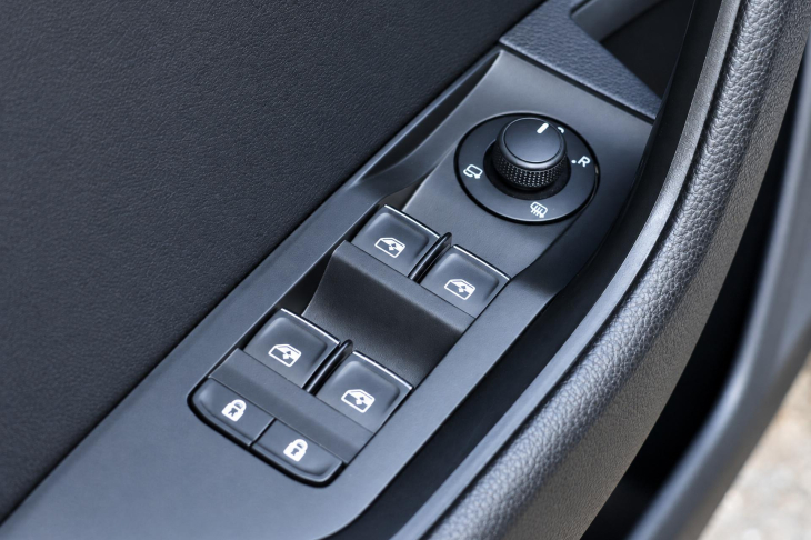 Škoda Superb 2,0 TDI DSG 110kW Style Navi