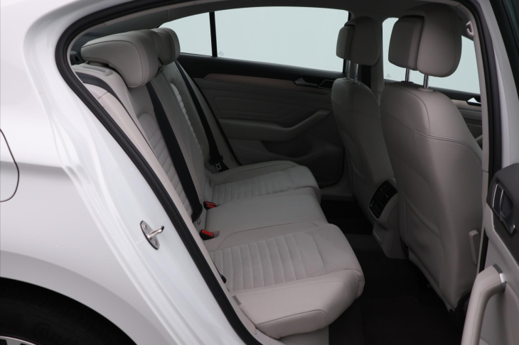 Volkswagen Passat 2.0 TDI 147kW DSG CZ Elegance