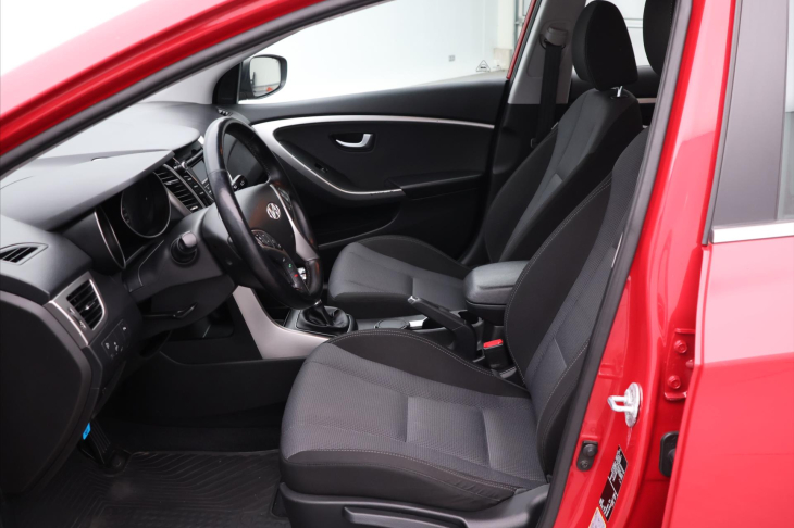 Hyundai i30 1,6 GDI 99kW Trikolor Style CZ