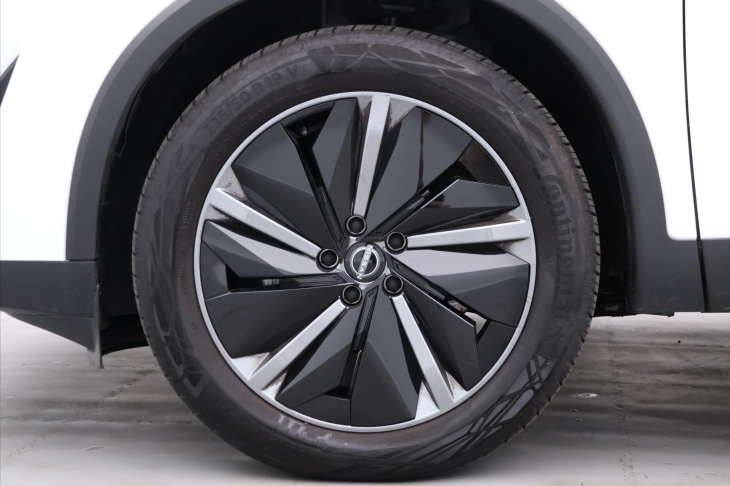 Nissan Qashqai 1,3 DIG-T 116kW Tekna 4WD CZ Záruka