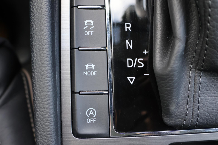 Škoda Superb 2,0 TDI DSG 4x4 CZ Scout DPH