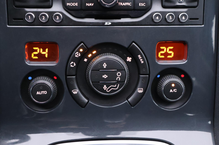 Peugeot 5008 1,6 HDI 82kW Automat Premium