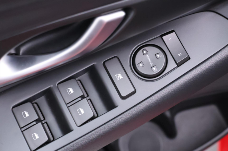 Hyundai i30 1,4 T-GDi 103kW Fastback CZ