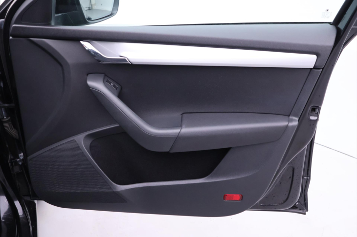 Škoda Octavia 1,4 TSI 103kW Serv.Kniha 1.Maj