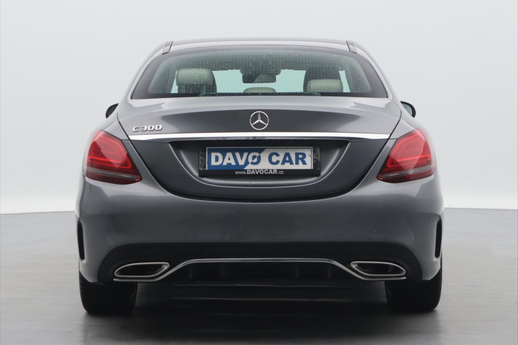 Mercedes-Benz Třídy C 2,0 C300 190kW CZ AMG paket