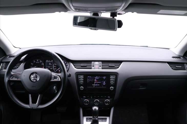 Škoda Octavia 1,8 TSI 132kW DSG Elegance CZ