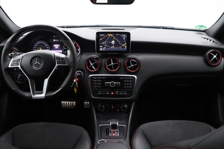 Mercedes-Benz Třídy A 2,0 45 265 kW 4Matic AMG Klima