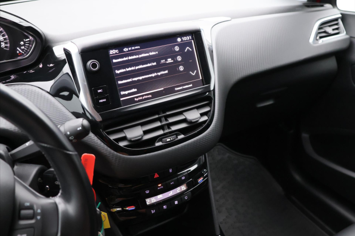 Peugeot 2008 1,2 PureTech 60kW Allure CZ