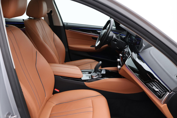 BMW Řada 5 2,0 530i xDrive Luxury Line