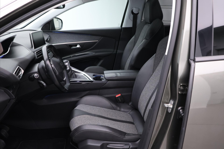 Peugeot 5008 1,2 PT 96kW Allure PANO 7-míst