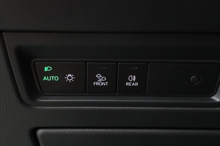 Volkswagen Touareg 3,0 TDI 210kW 4M LED DPH CZ