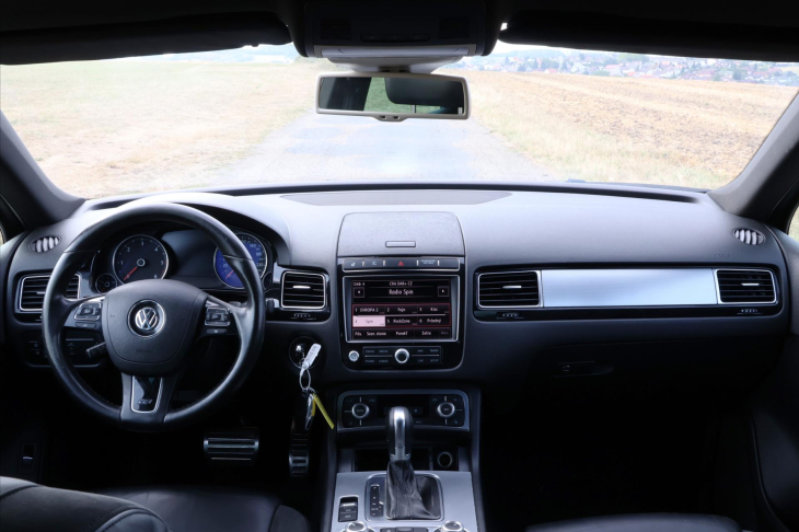 Volkswagen Touareg 3,0 TDI V6 DSG R-LINE CZ 4M