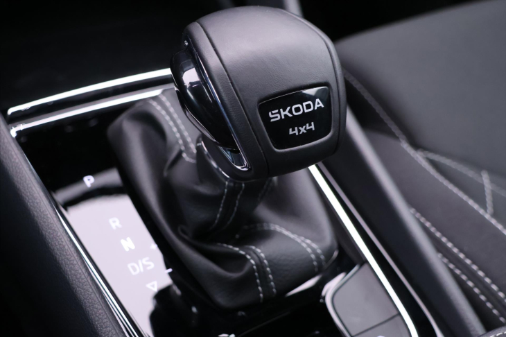 Škoda Karoq 2,0 TDI 4x4 DSG Sportline CZ