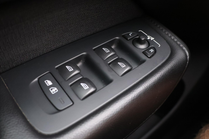 Volvo XC60 2,0 B4 145kW AWD Momentum CZ DPH