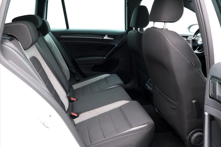 Volkswagen Golf 2,0 TSI R 221kW DSG 4M 1.Maj