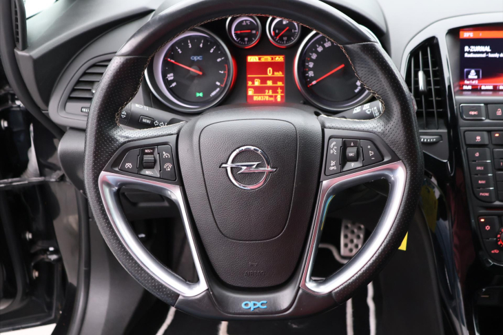 Opel Astra 2,0 T 206kW OPC Black Edit. CZ
