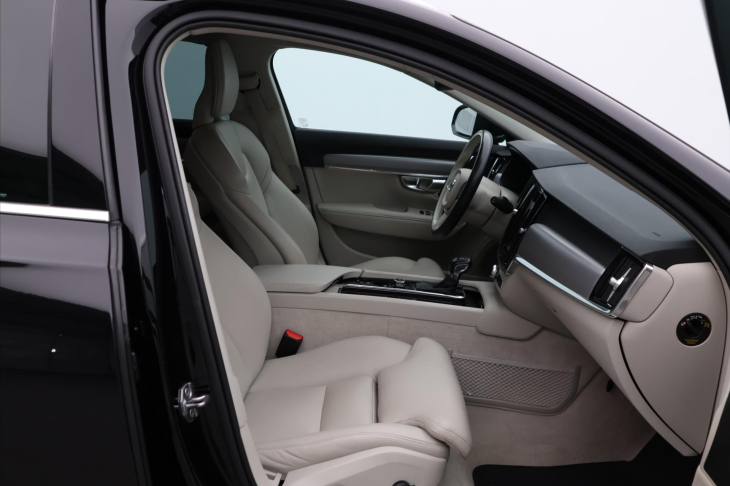 Volvo V90 2,0 D4 140kW Drive-E Momentum Aut.