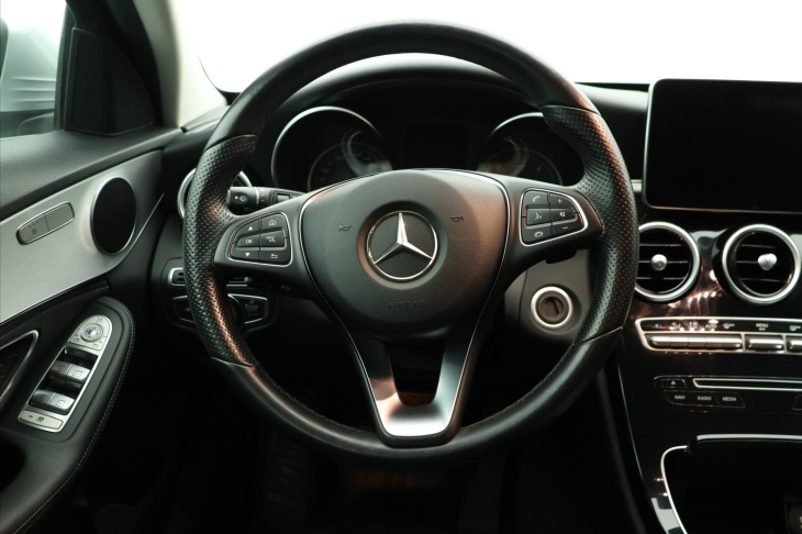 Mercedes-Benz Třídy C 2.1 220d 125kW Aut. Avantgarde
