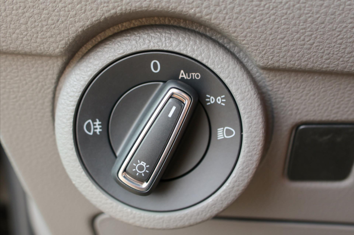 Volkswagen Transporter 2,0 TDI DSG Bulli Long 9-Míst