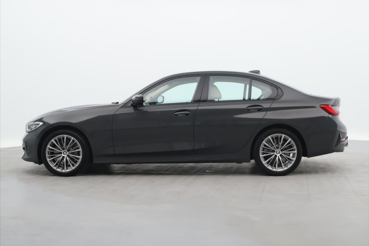 BMW Řada 3 3,0 330da 195kW xDrive CZ 1.Maj