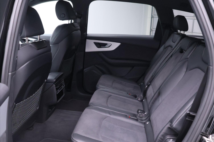 Audi Q7 3,0 50TDI 210kW S line CZ DPH
