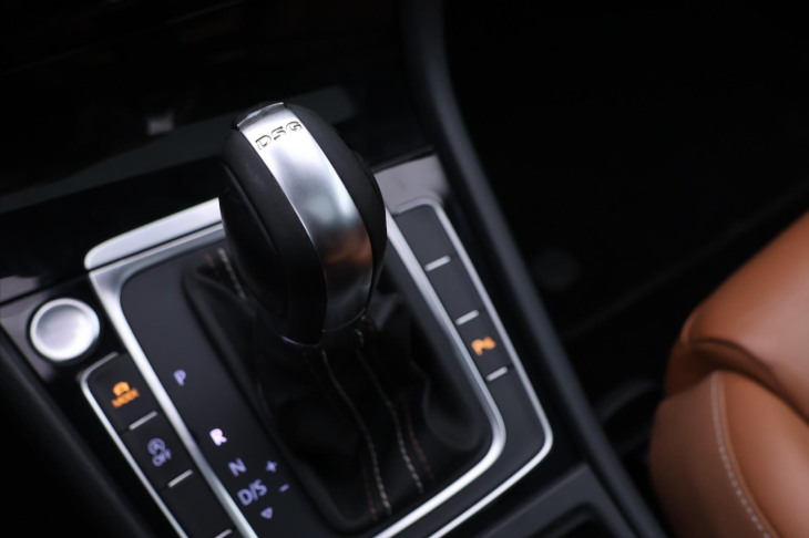 Volkswagen Golf 2,0 TDI 110kW DSG Highline CZ