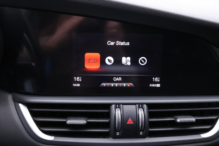 Alfa Romeo Giulia 2,1 JTD 110kW Aut. Navi Xenon